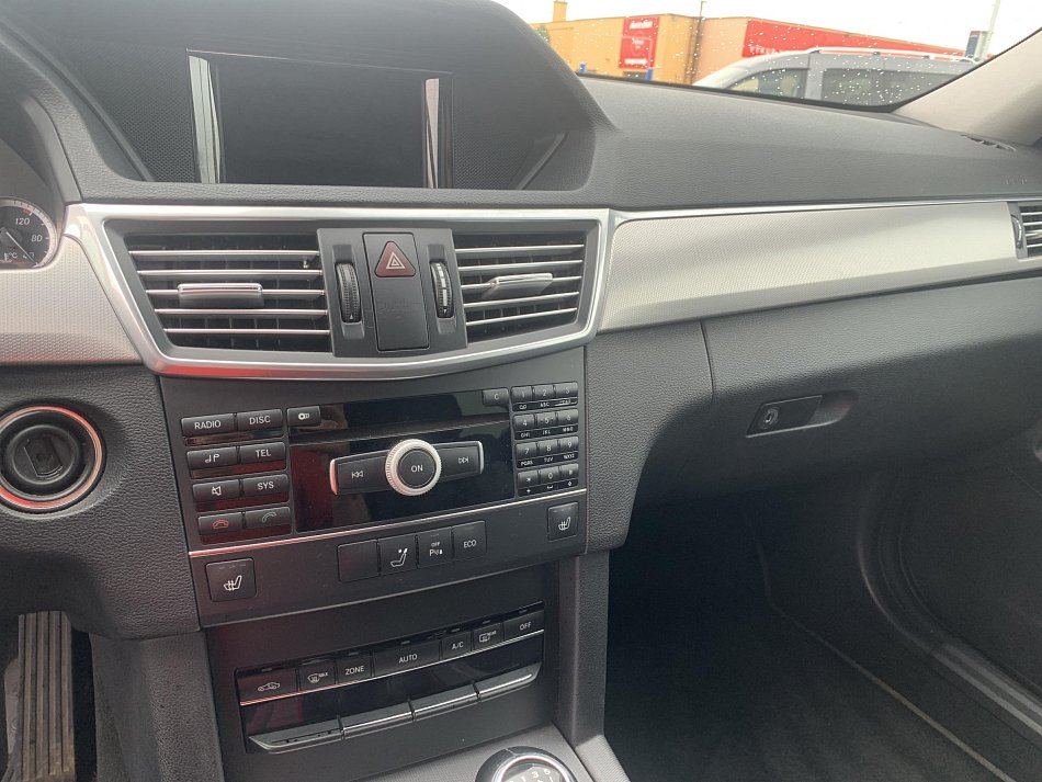 Mercedes-Benz Třída E 1.8K  E200