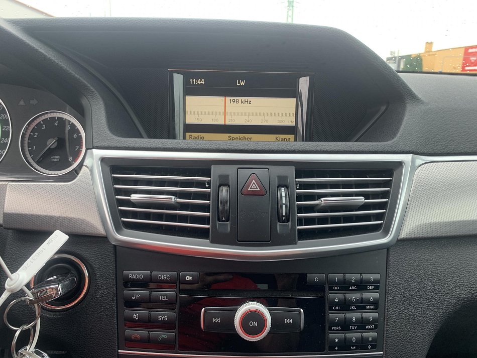 Mercedes-Benz Třída E 1.8K  E200