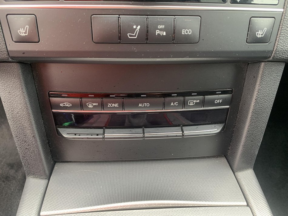 Mercedes-Benz Třída E 1.8K  E200