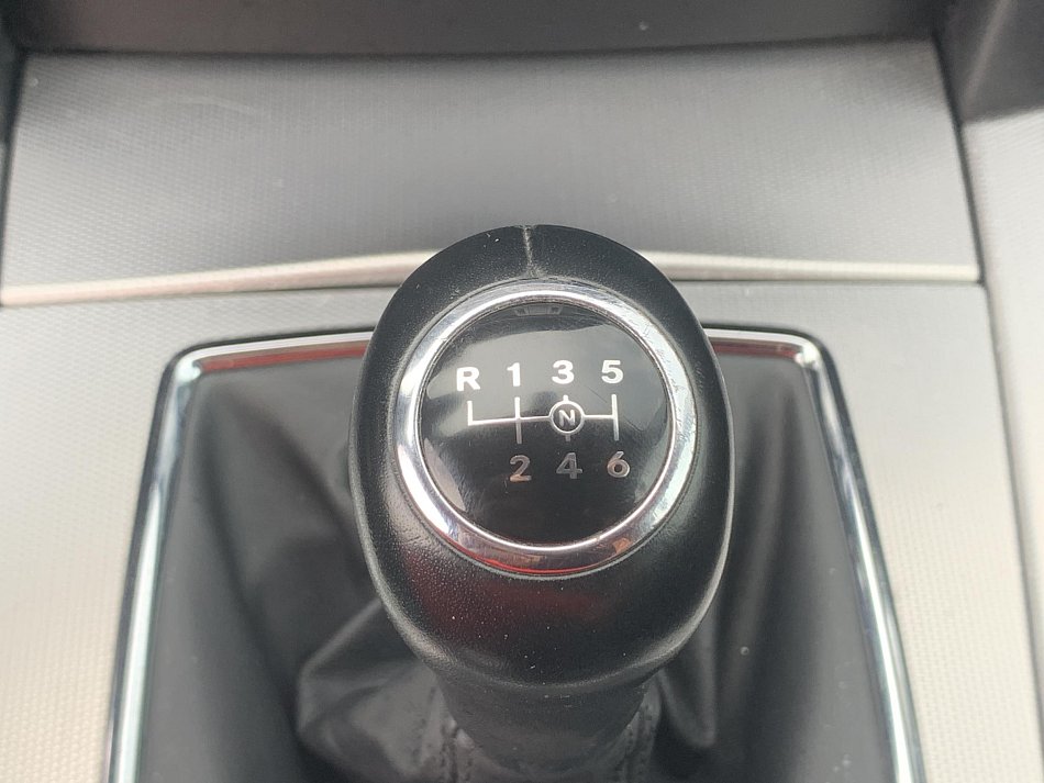 Mercedes-Benz Třída E 1.8K  E200