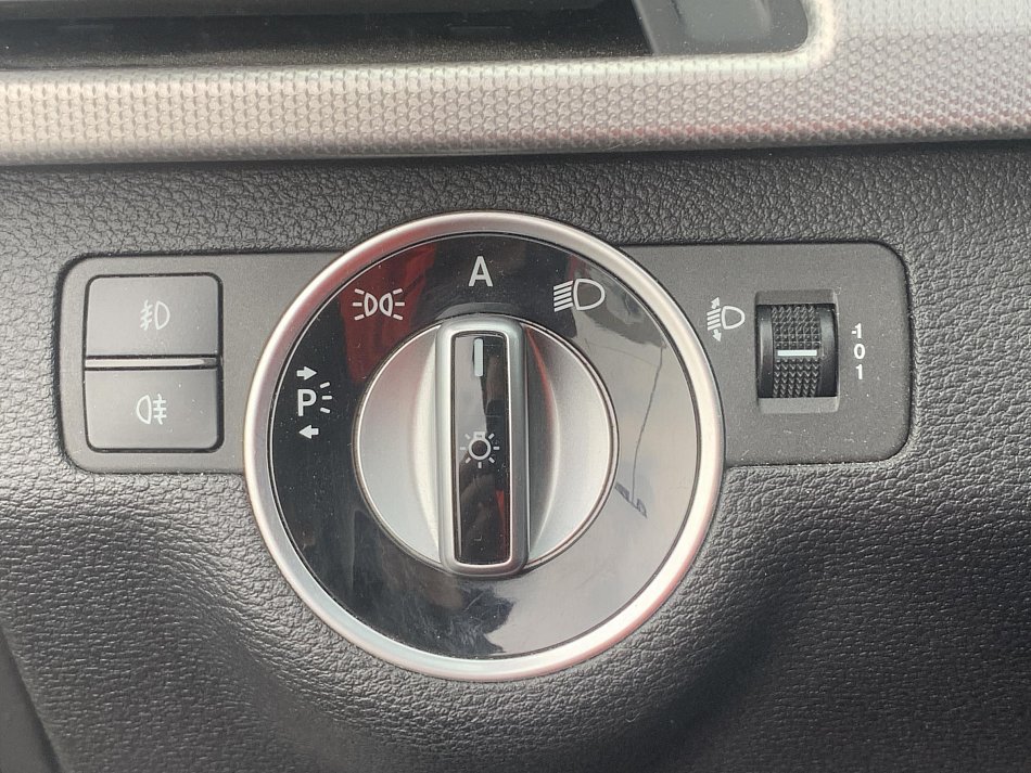Mercedes-Benz Třída E 1.8K  E200