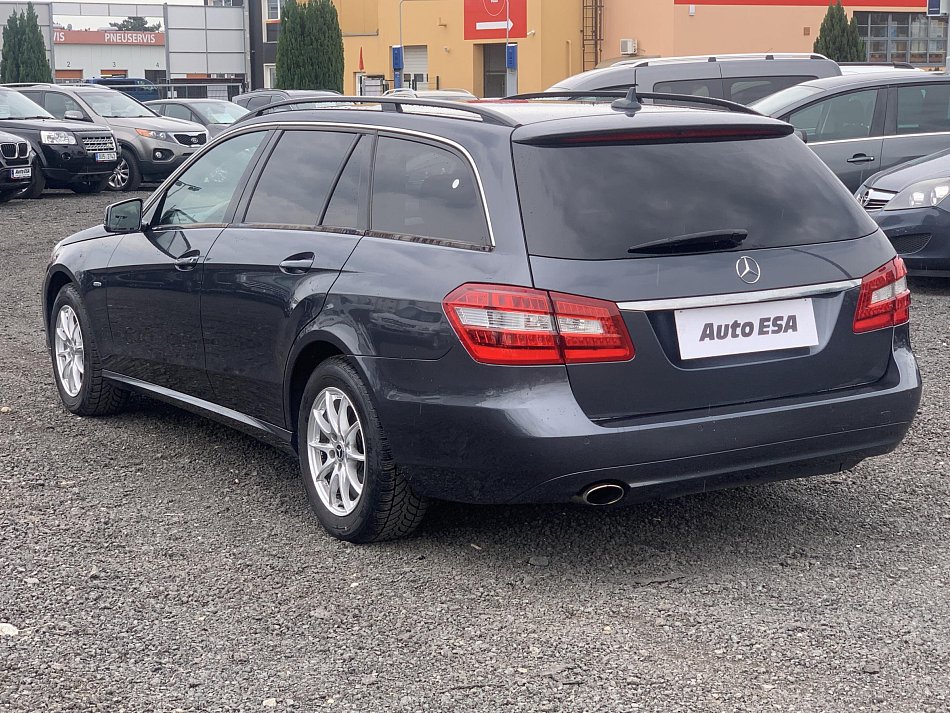 Mercedes-Benz Třída E 1.8K  E200