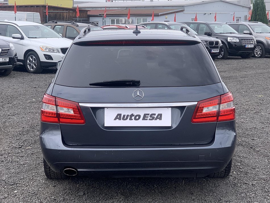 Mercedes-Benz Třída E 1.8K  E200