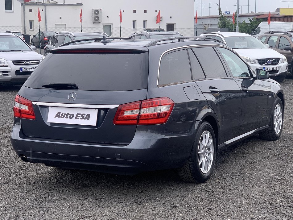 Mercedes-Benz Třída E 1.8K  E200