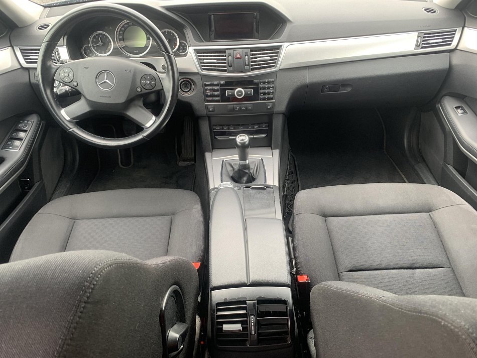 Mercedes-Benz Třída E 1.8K  E200