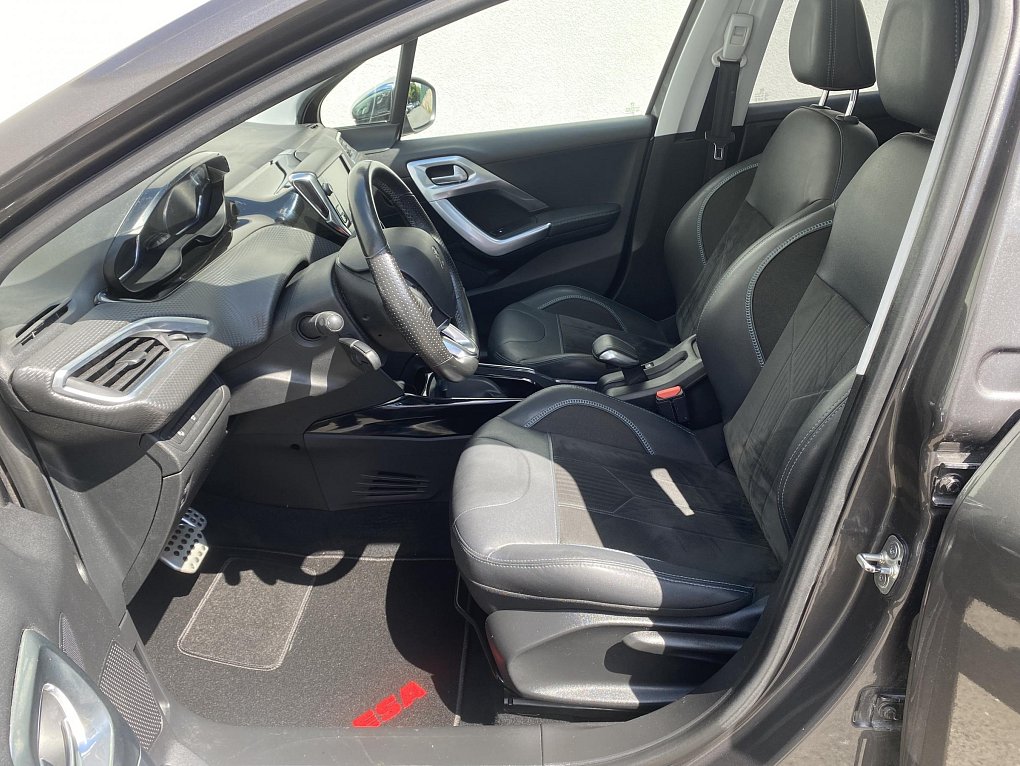 Peugeot 2008 1.2PT Crossway