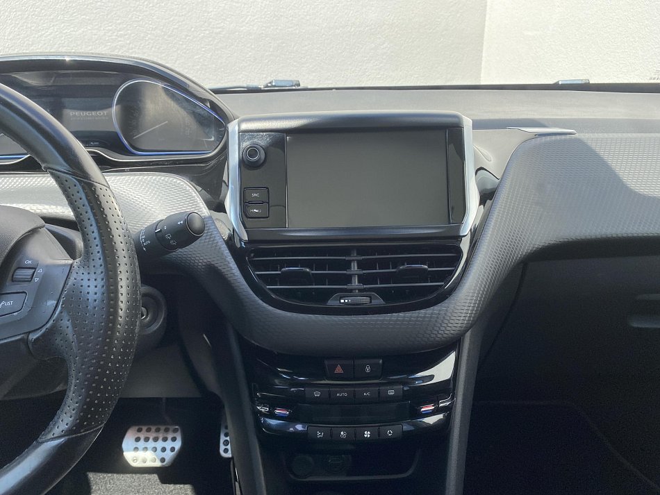 Peugeot 2008 1.2PT Crossway