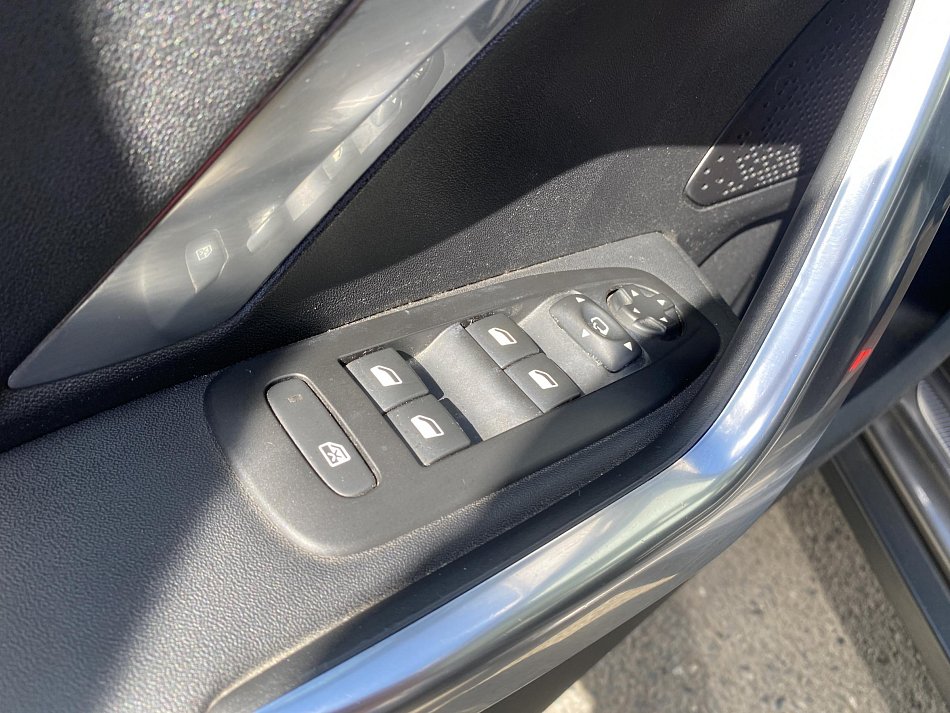 Peugeot 2008 1.2PT Crossway