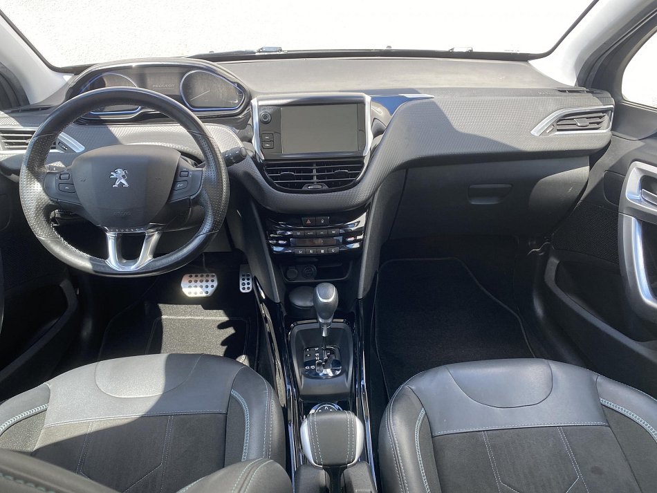Peugeot 2008 1.2PT Crossway
