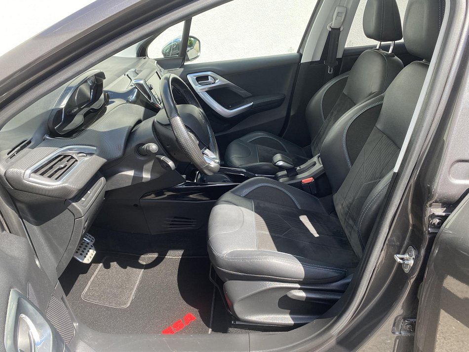 Peugeot 2008 1.2PT Crossway