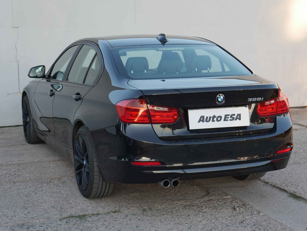 BMW Řada 3 2.0i  328i