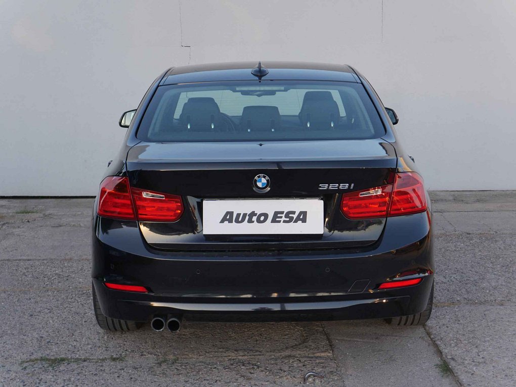 BMW Řada 3 2.0i  328i