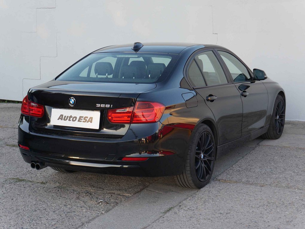 BMW Řada 3 2.0i  328i