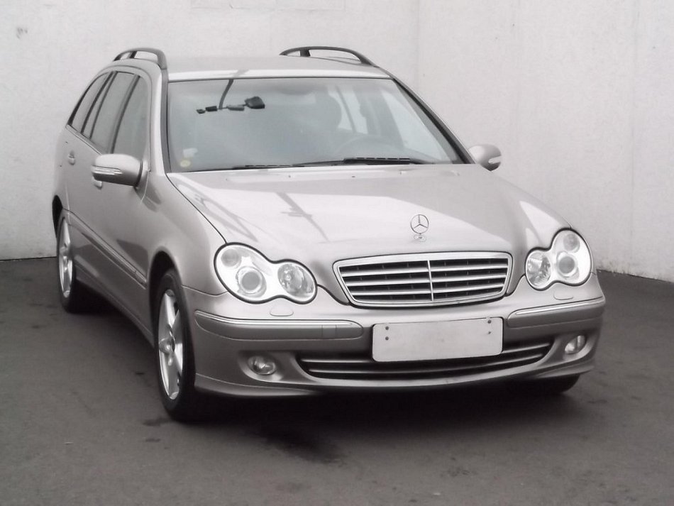 Mercedes-Benz Třída C 2.7 