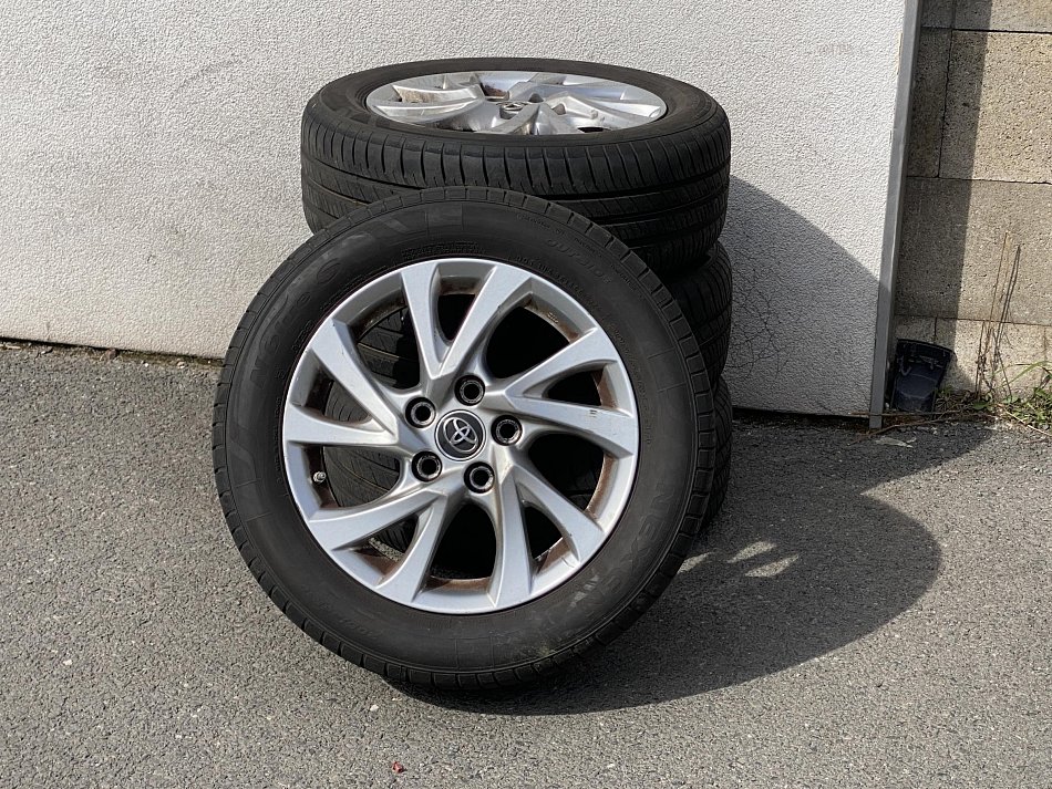 Toyota Corolla 1.6 i 