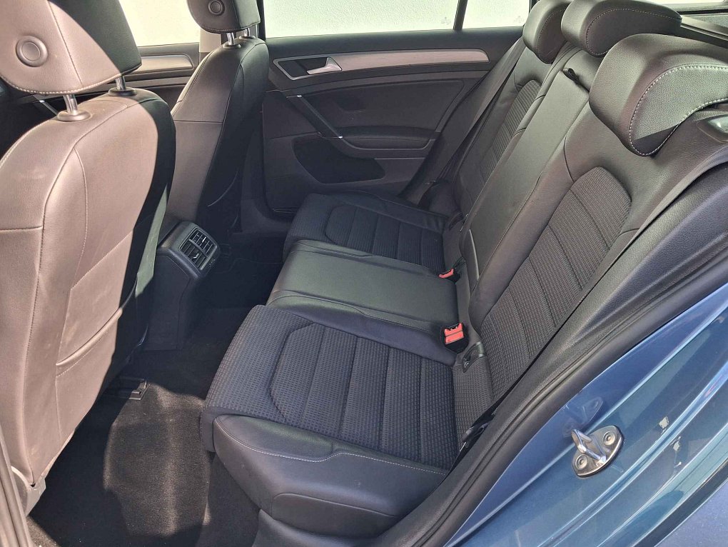 Volkswagen Golf 2.0 TDi 