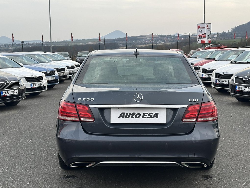 Mercedes-Benz Třída E 2.2CDi 
