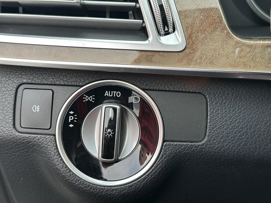 Mercedes-Benz Třída E 2.2CDi 