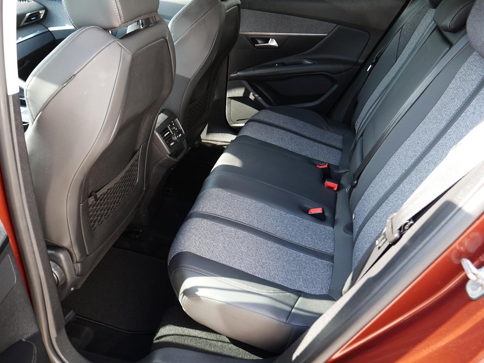 Peugeot 3008 1.2 PT Allure