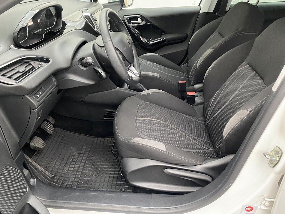 Peugeot 208 1.2 VTi 
