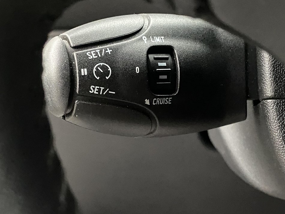 Peugeot 208 1.2 VTi 