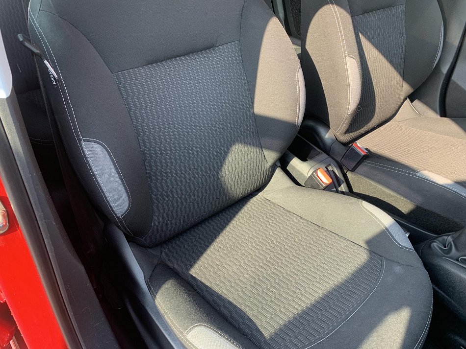 Peugeot 208 1.2i 