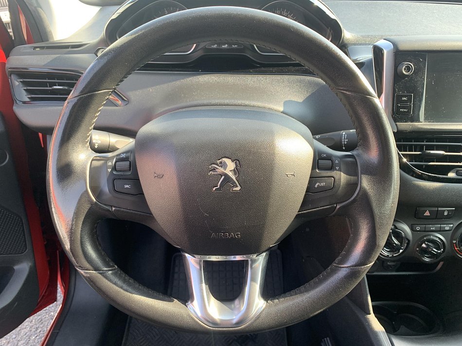 Peugeot 208 1.2i 