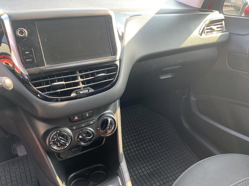 Peugeot 208 1.2i 