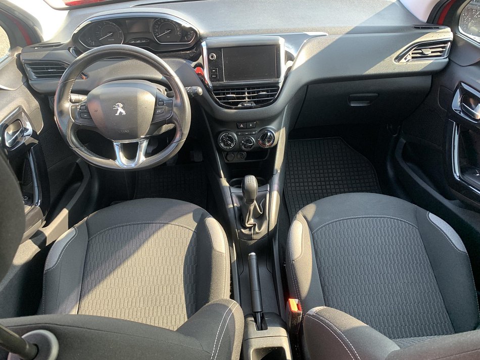 Peugeot 208 1.2i 