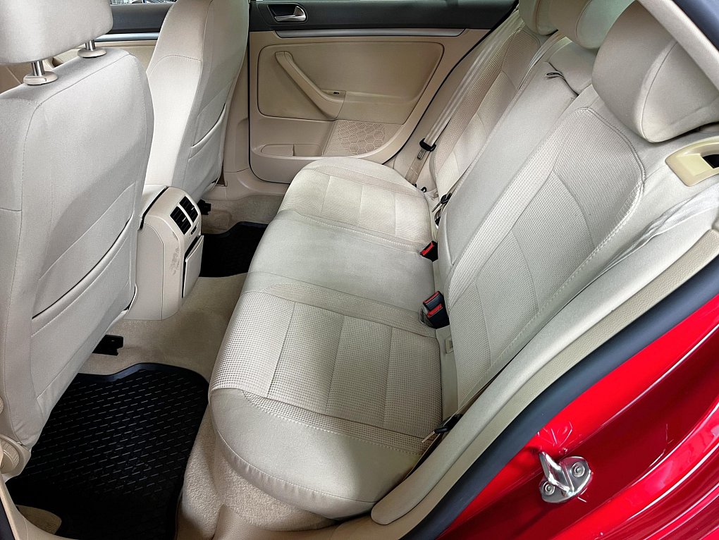 Volkswagen Jetta 1.6 i 