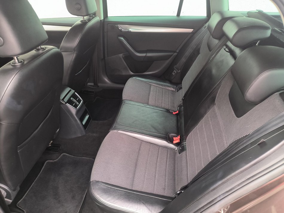 Škoda Octavia III 2.0TDi Elegance