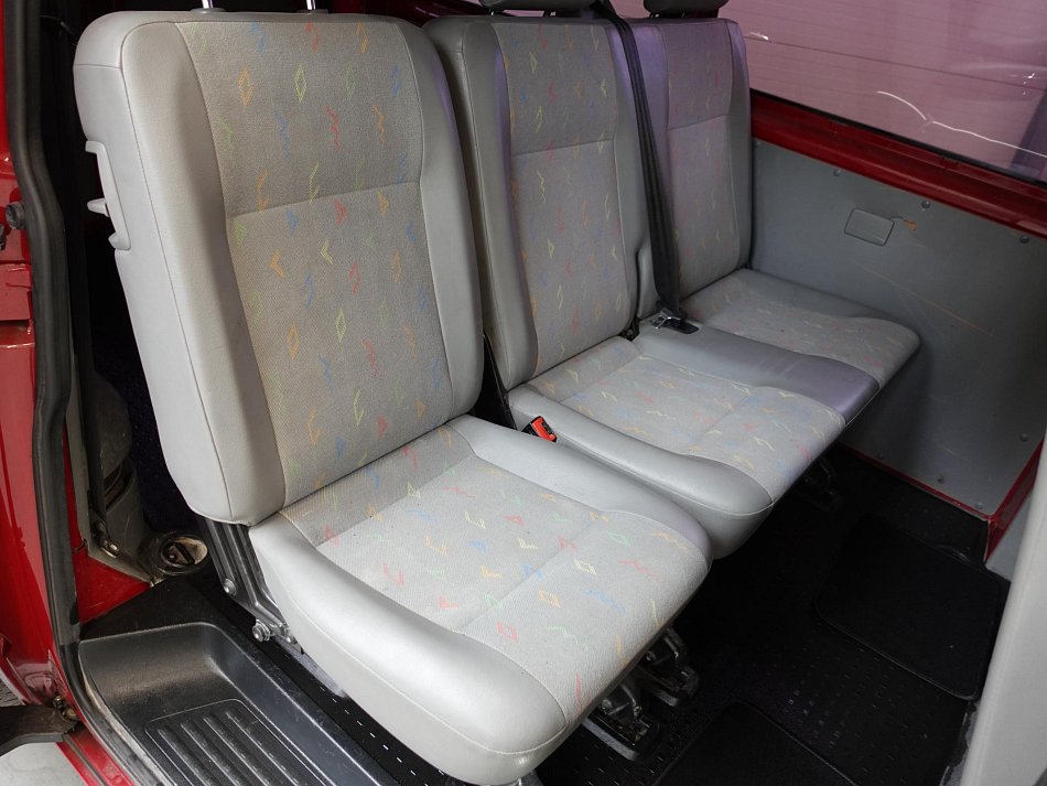 Volkswagen Transporter 2.5TDi  6míst