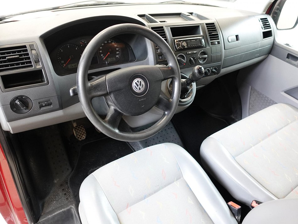 Volkswagen Transporter 2.5TDi  6míst