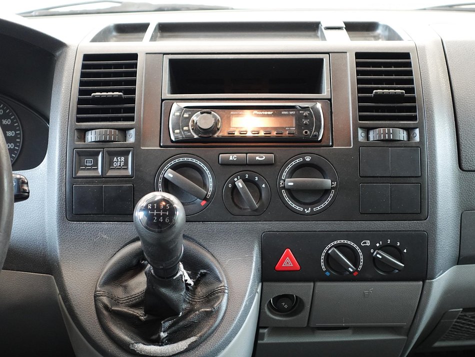 Volkswagen Transporter 2.5TDi  6míst