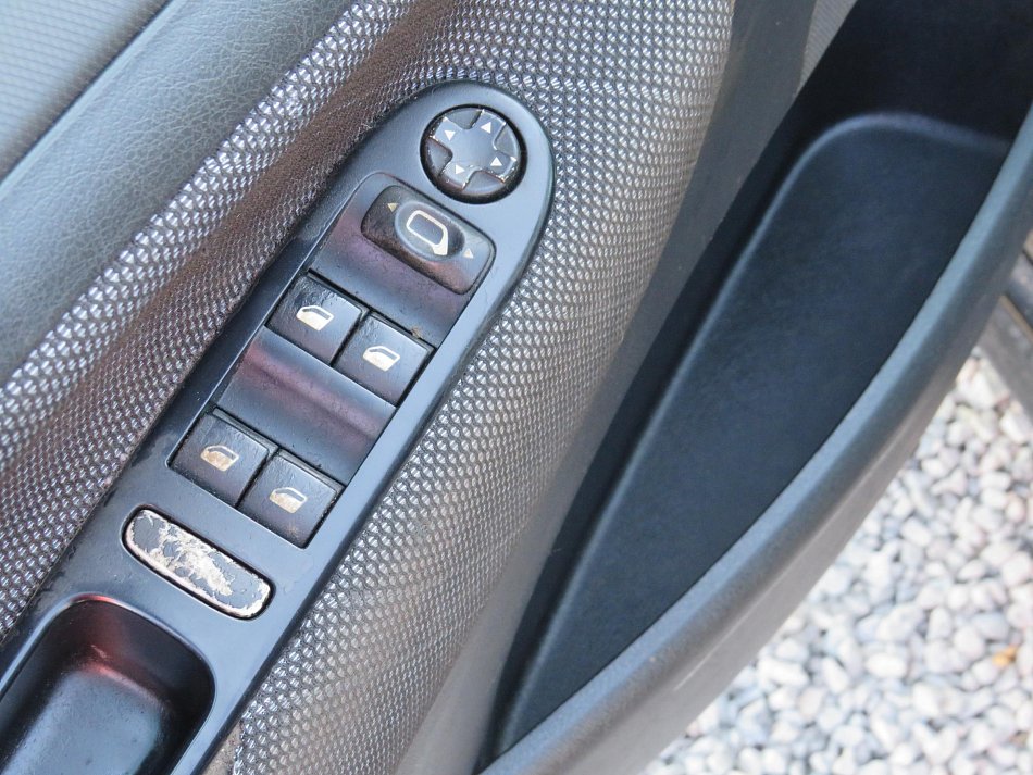 Peugeot 207 1.6i 