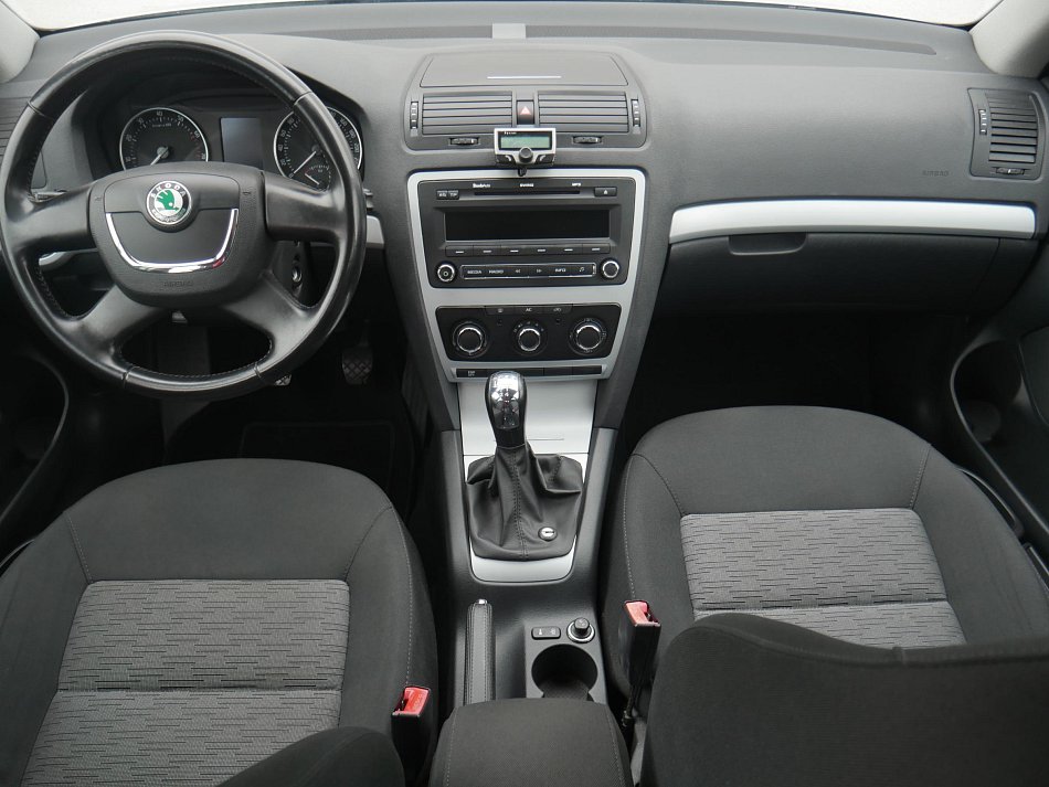 Škoda Octavia II 1.6 MPi Ambiente