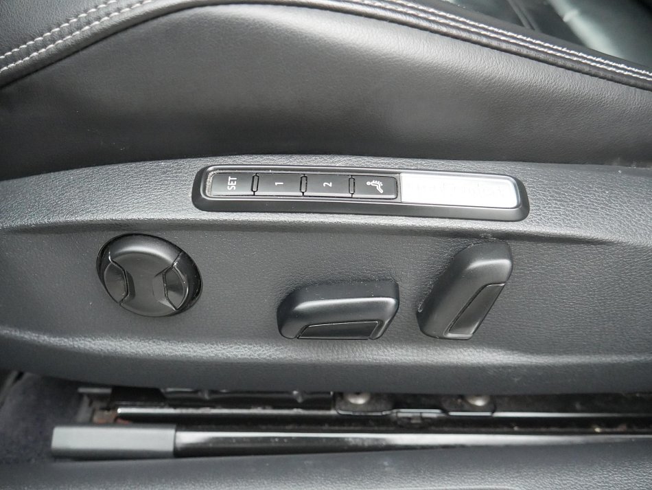 Volkswagen Passat 2.0 TDi R-Line 4x4