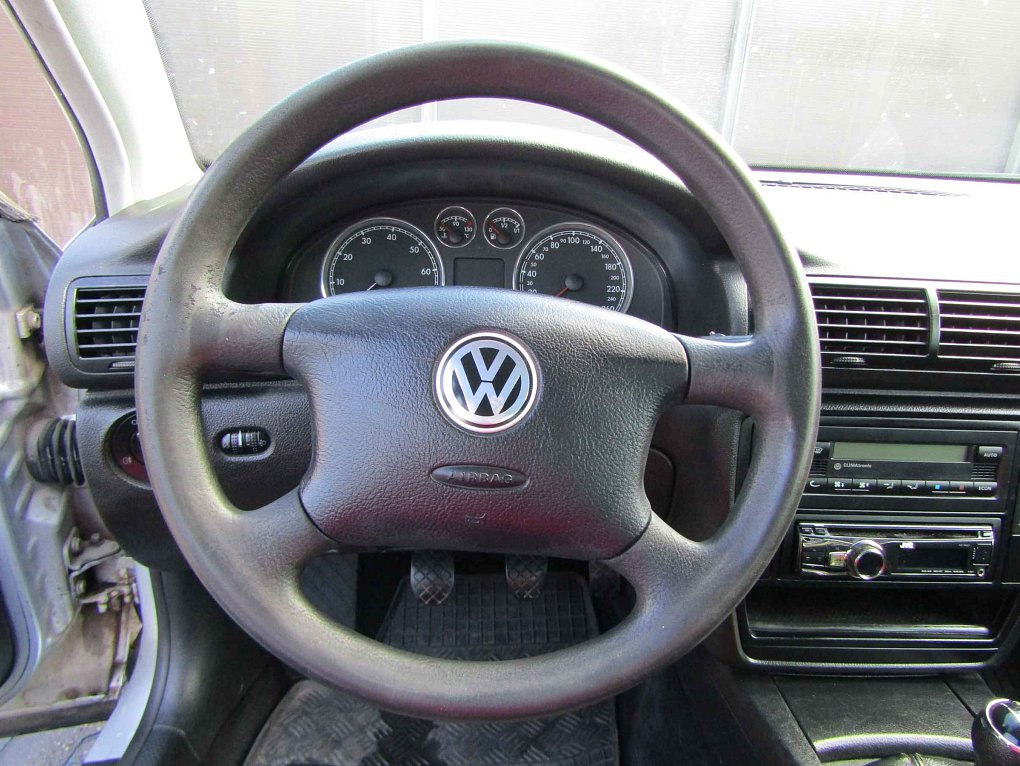Volkswagen Passat 1.6 i 