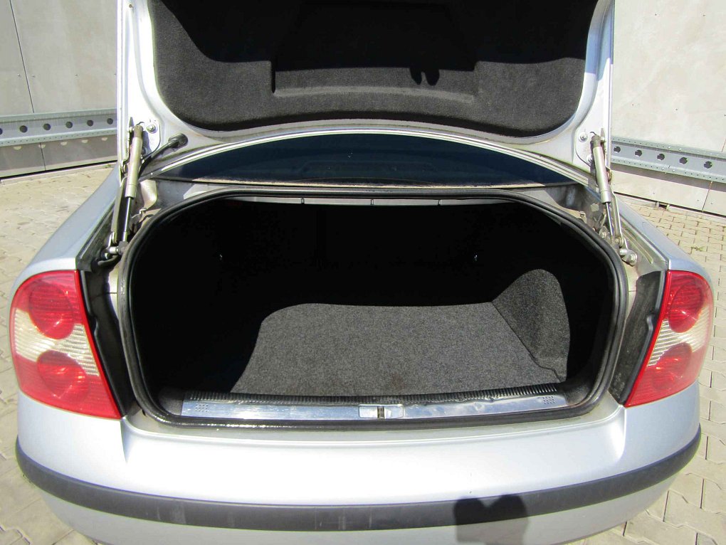 Volkswagen Passat 1.6 i 