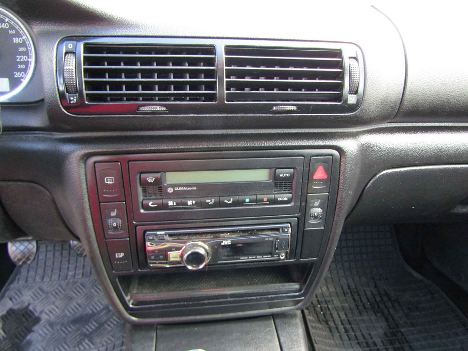 Volkswagen Passat 1.6 i 