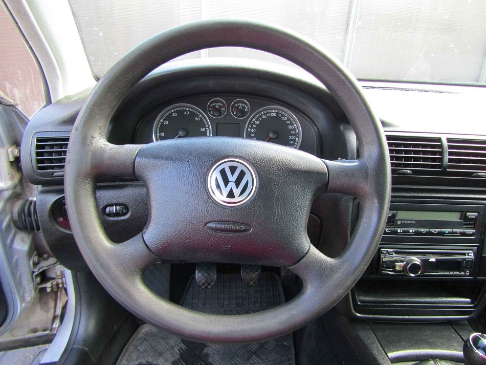 Volkswagen Passat 1.6 i 