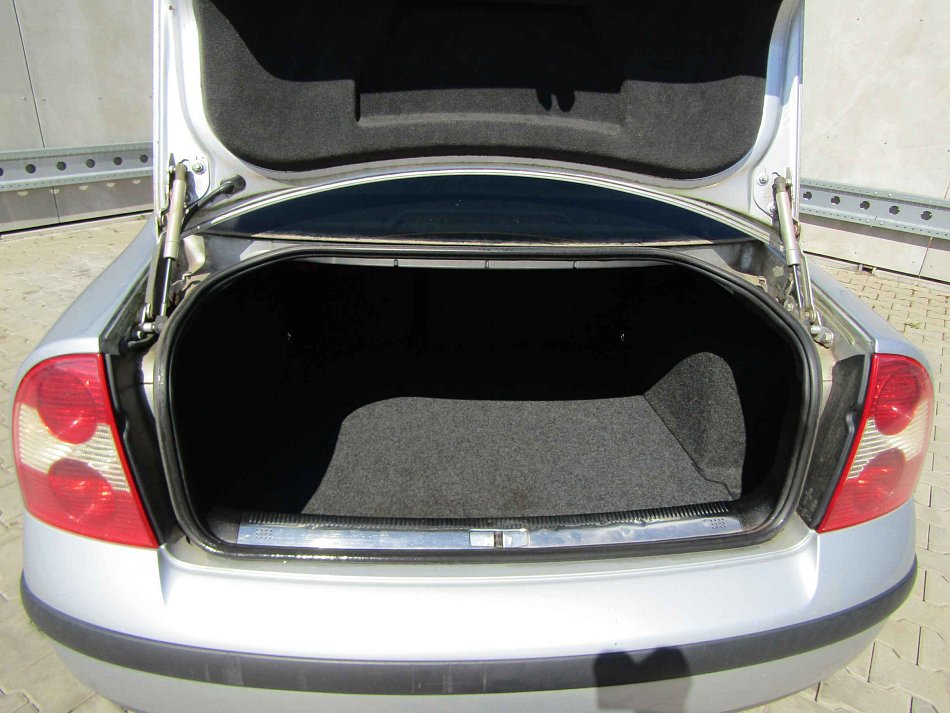 Volkswagen Passat 1.6 i 