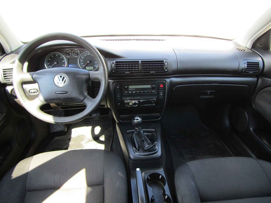 Volkswagen Passat 1.6 i 