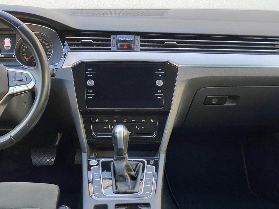 Volkswagen Passat 2.0 TDi Elegance