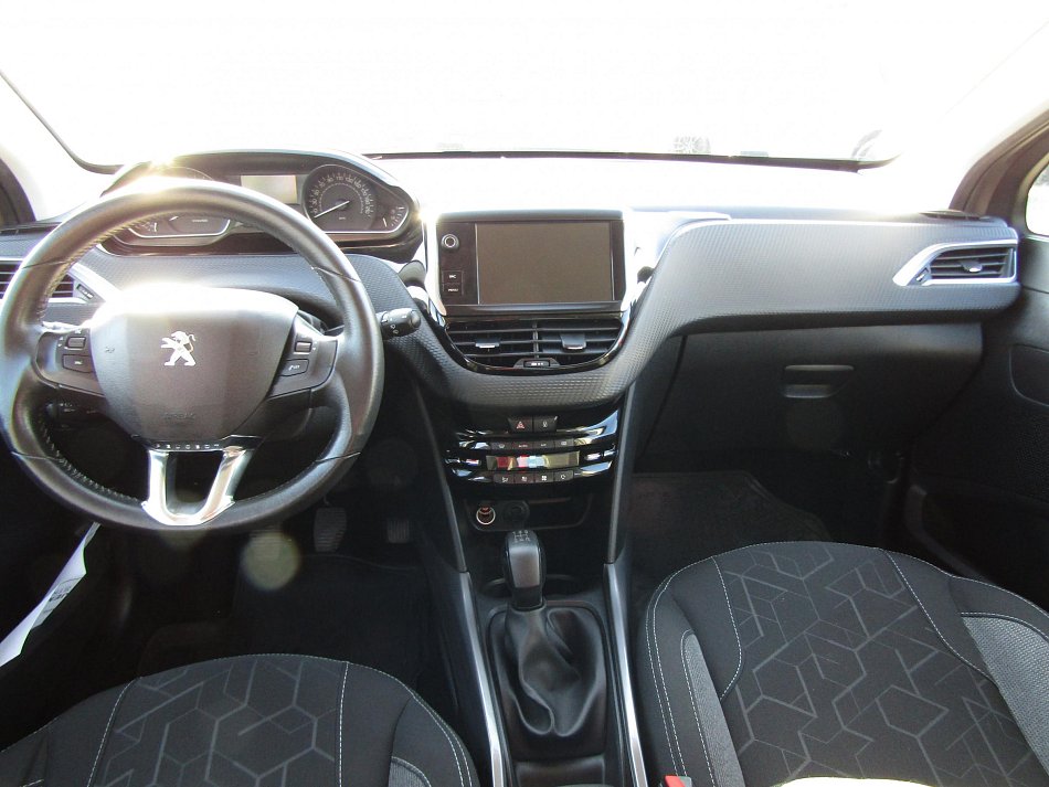 Peugeot 2008 1.2i 
