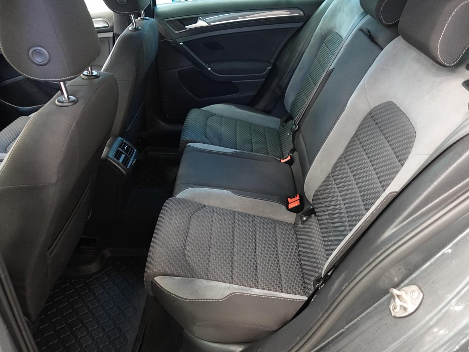 Volkswagen Golf 1.6 TDi R-Line