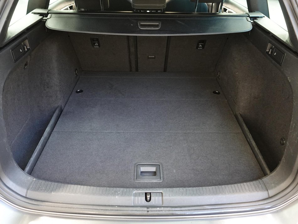 Volkswagen Golf 1.6 TDi R-Line