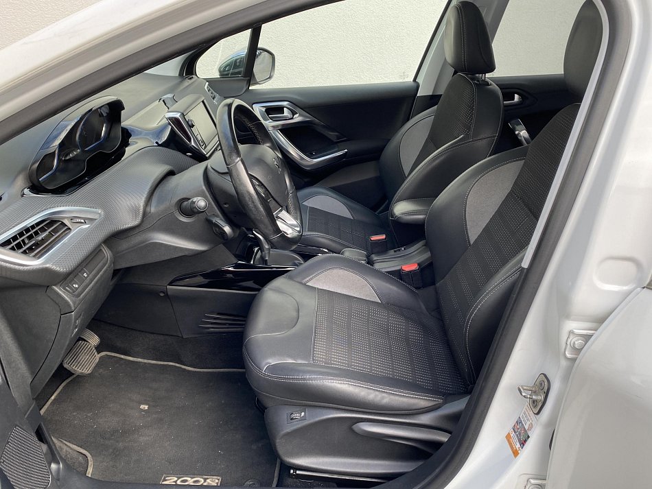 Peugeot 2008 1.2PT Allure