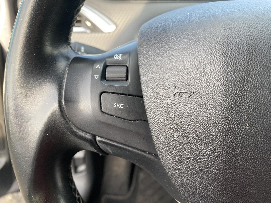 Peugeot 2008 1.2 PT 
