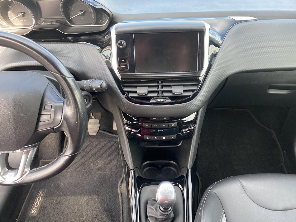 Peugeot 2008 1.2 PT 